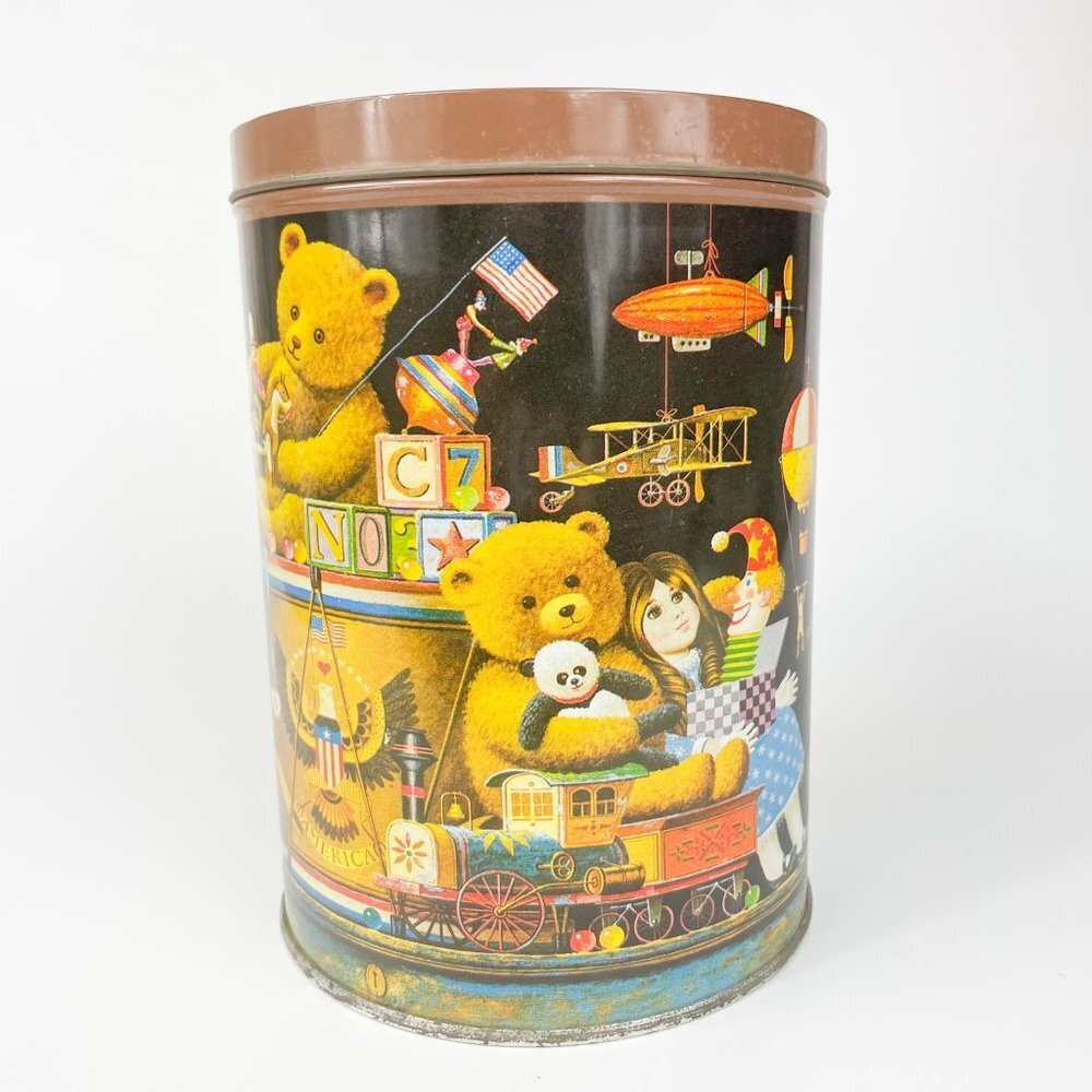 Toyland by Charles Wysocki Tin 1983 AMCAL England